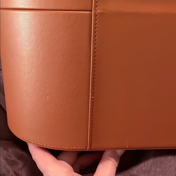 Dyson Airwrap Fuchsia in light brown leather case. - Picture 5 of 9